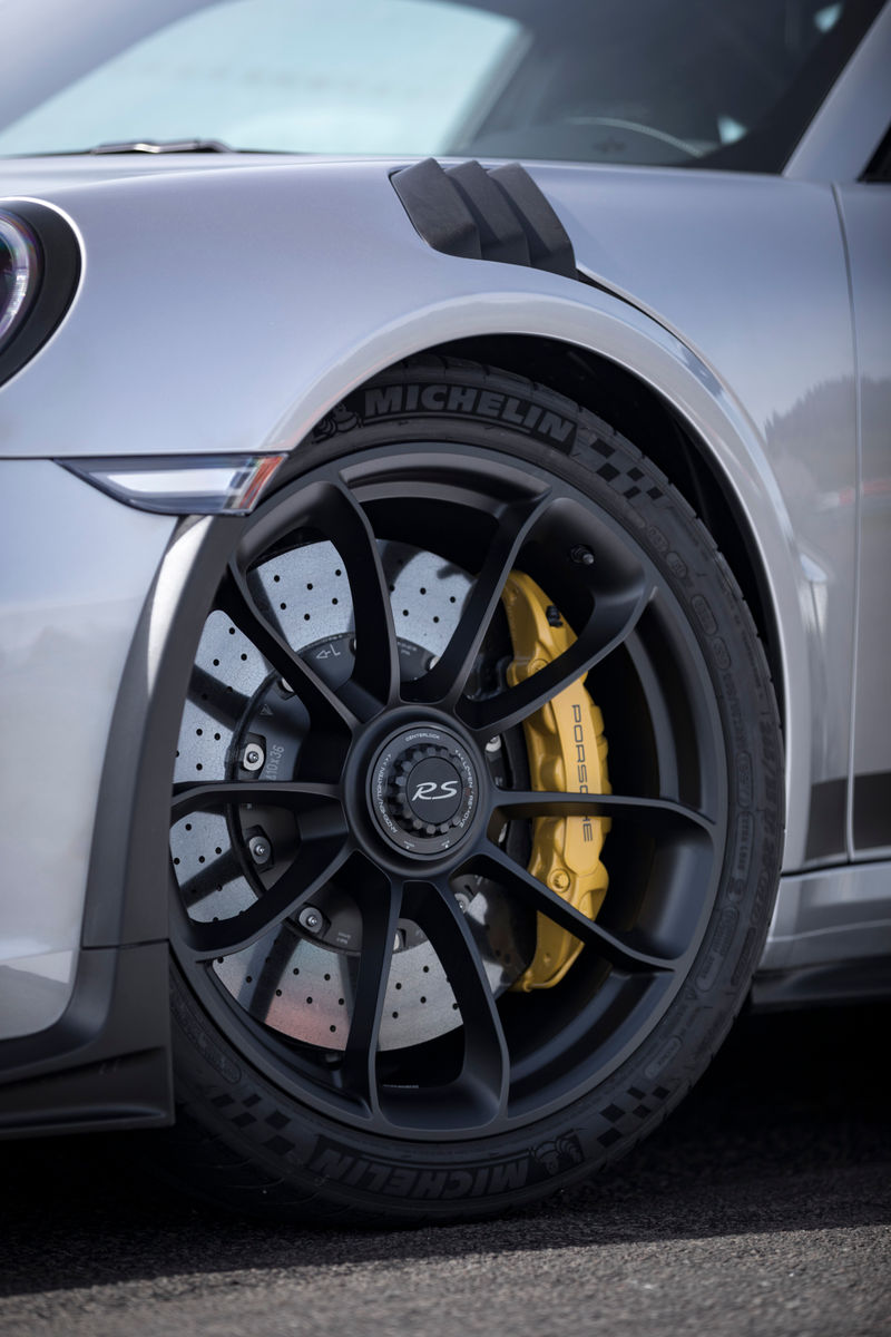 Illustration for article titled Put These Very Good 2019 Porsche 911 GT3 RS Photos In Your Life